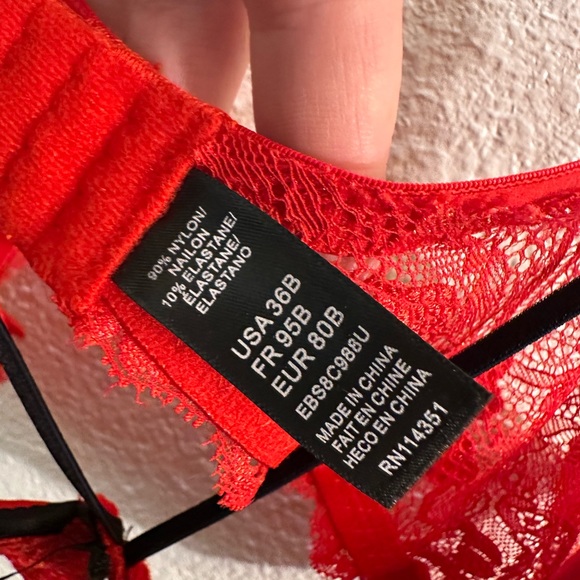 Elegant Red and Black Lace Bra. 36B - Picture 4 of 6